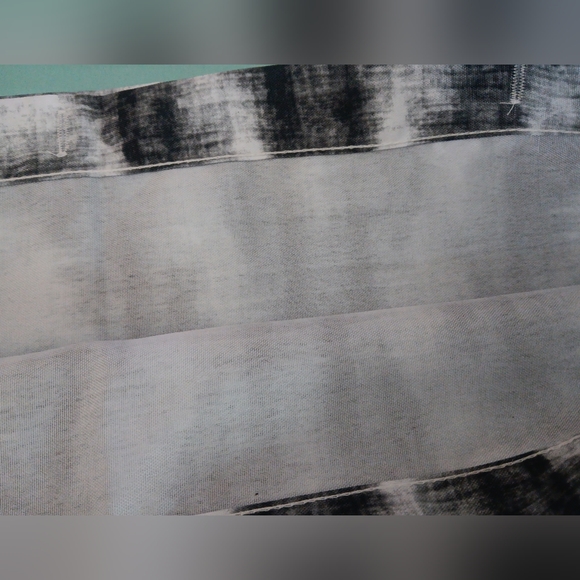 New shower curtin, black, grey and white abstract - Picture 2 of 3